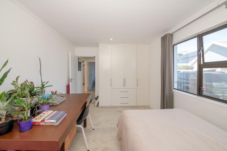 4 Bedroom Property for Sale in Pringle Bay Western Cape